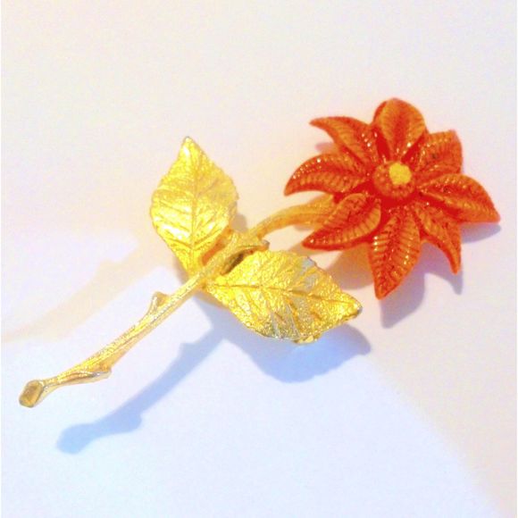 Vintage Gold Tone Red Poinsettia Flower Religious Brooch - Picture 2 of 4